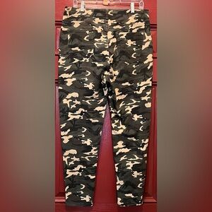 SHEIN Camouflage Casual Pants - Green and Cream